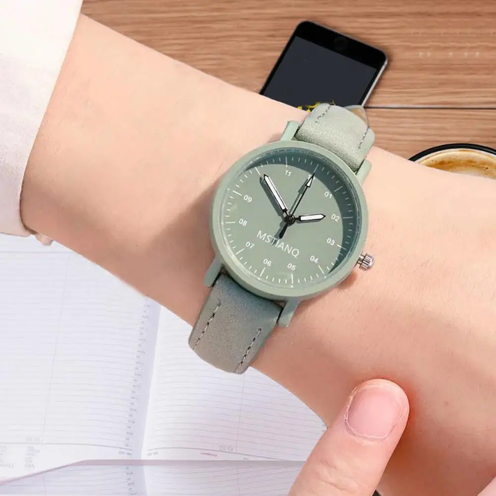 Fashion Women Men Watch Brand Digital Quartz Wristwatch Waterproof Strap Digital Calendar Wristwatch Clock