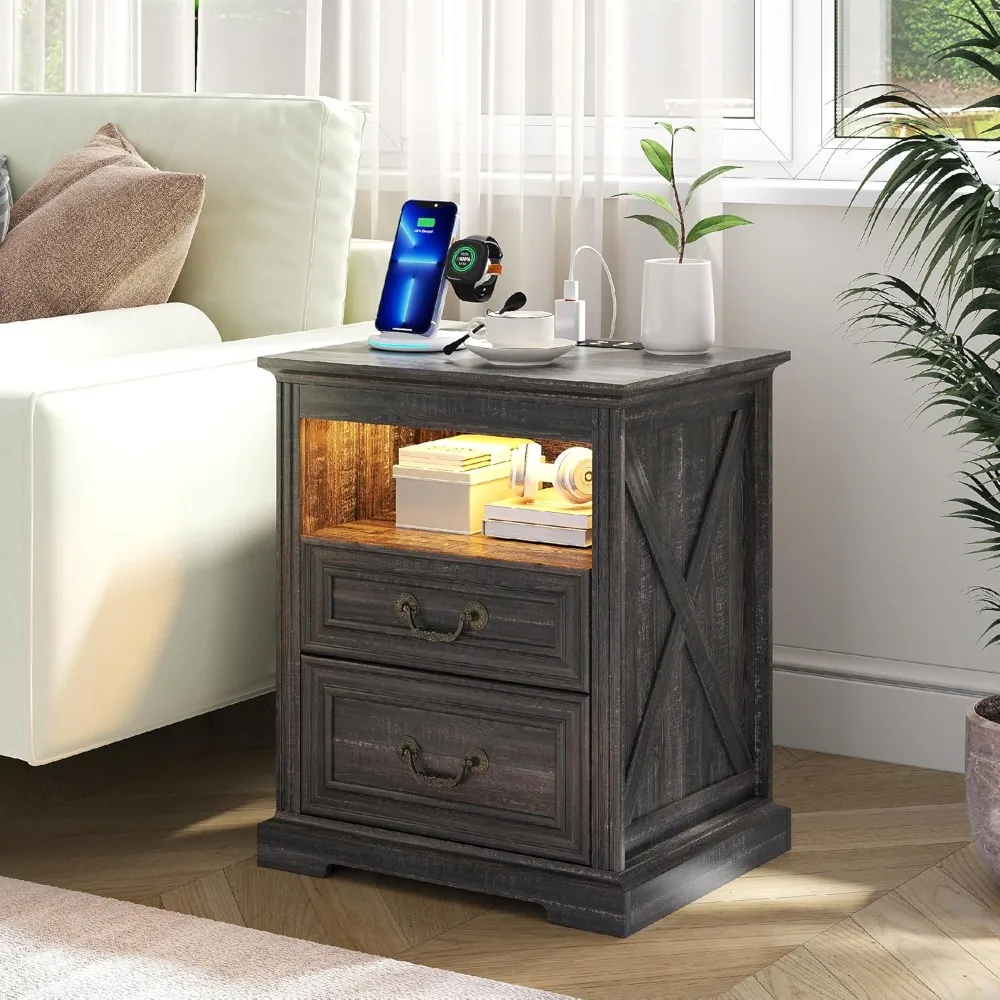„Rustikaler Nachttisch mit Waffenspeicher, Ladeanschluss, LED-Licht und Bewegungssensor“