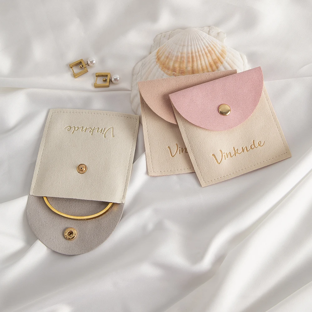 

100 шт. роскошные сумки для ювелирных изделий с индивидуальным логотипом 6x6 см, серьги из микрофибры, браслет, кольцо, упаковочная сумка, органайзер для свадебных подарков, сумки