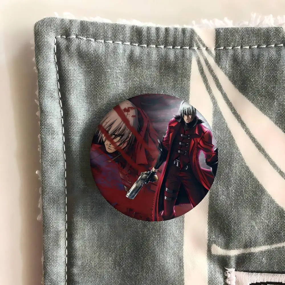 الشيطان قد يبكي-S أنيمي أنيمي دبابيس لطيف الكرتون شارة سترة الجينز التلبيب دبوس هدية الملحقات