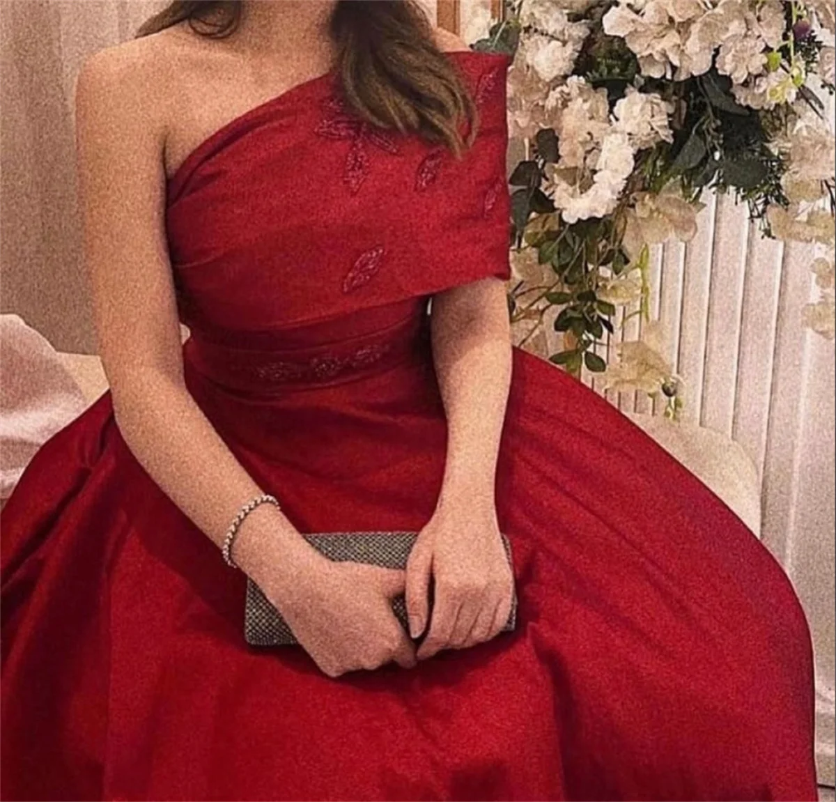 Classic Burgundy Satin Evening Dress Elegant A-Line One Shoulder Long Sleeve Dress Hot Sale Custom Formal Occasion فساتينسهرات