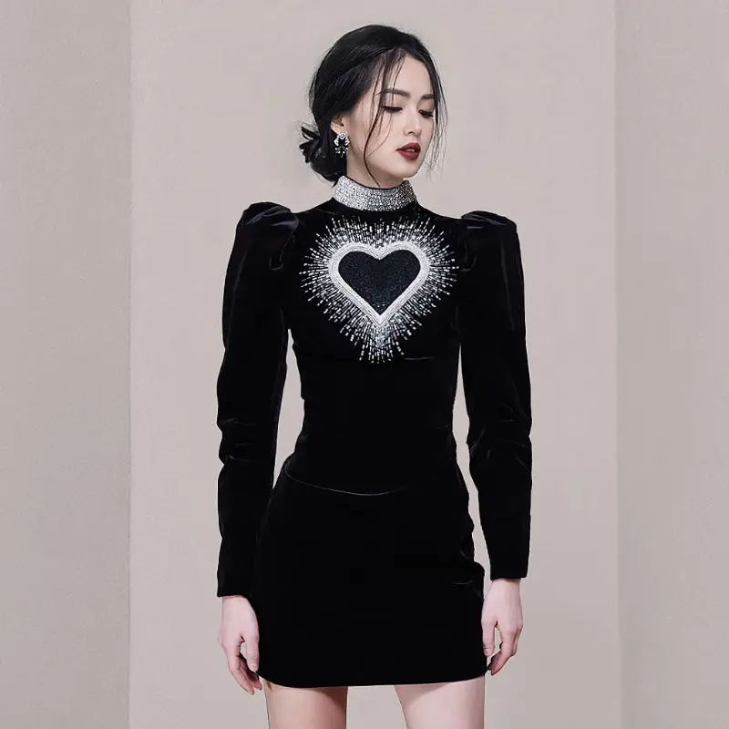 

Long-Sleeved Dress Love Sequined Velvet Puff Sleeve Design Black Female Autumn Winter 2024 New Retro Slimming Temperament Dress