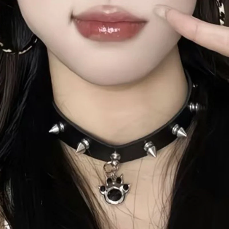 YK2 Punk Cat Paw Choker Adjustable Faux Leather Hip Hop Black Leather Rivet Necklace Trend Cool Gothic Fashion Jewelry Accessory