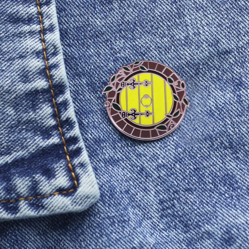 

Retro Creative Dream Round Door Enamel Brooch Lapel Coat Pin Backpack Hat Metal Badge Cosplay Clothing Jewelry Accessories Gift