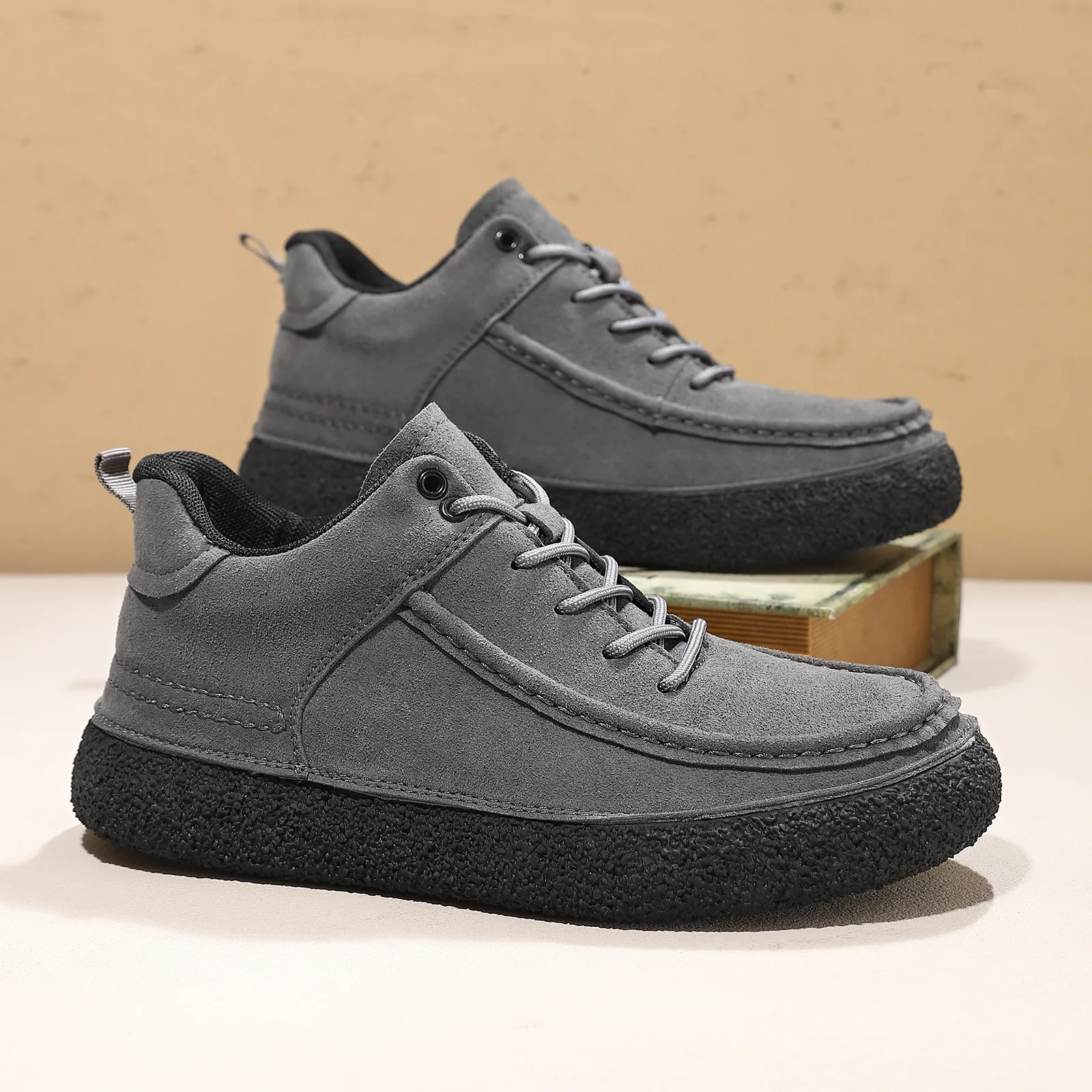 Men's Shoes Are Fashionable Retro Casual Shoes Made of Durable Suede Material Comfortable Walking Shoes Suitable for Daily Wear.