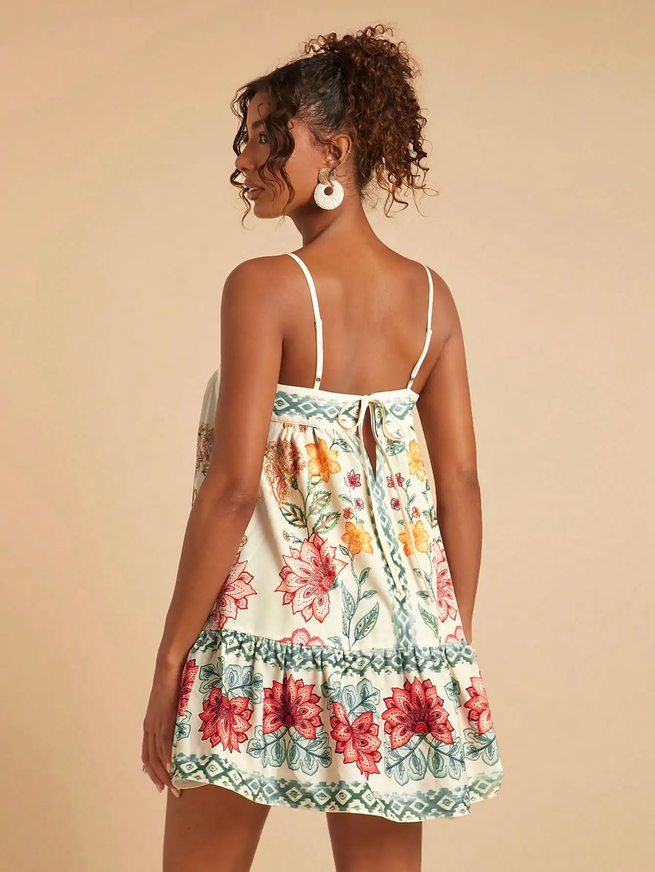 Vestido bohemio con tirantes finos y estampado floral y dobladillo con volantes, ropa de resort de verano para mujer