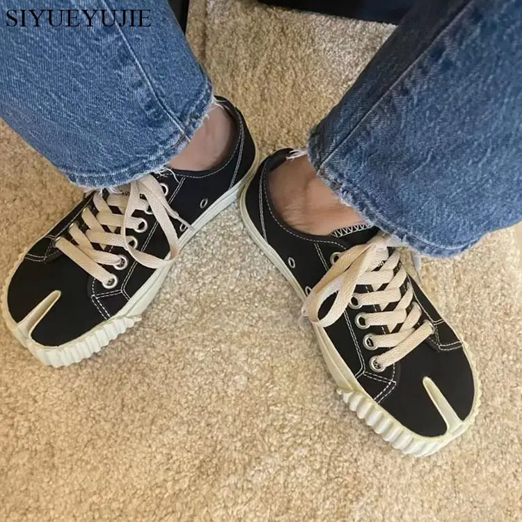 New Canvas Tabi Shoes Split Toe Flats Women Mary Janes Sneaker Casual Fashion Women Pig Hoof Shoes Wysokiej jakości płaskie buty damskie