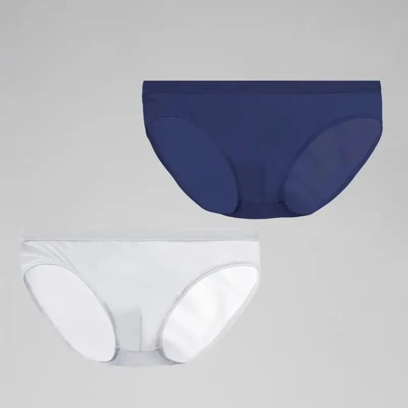 ملابس داخلية من الحرير الجليدي للرجال سراويل صيفية قابلة للتنفس رفيعة للغاية وخصر منخفض ملابس داخلية على شكل مثلث صغير من SAO