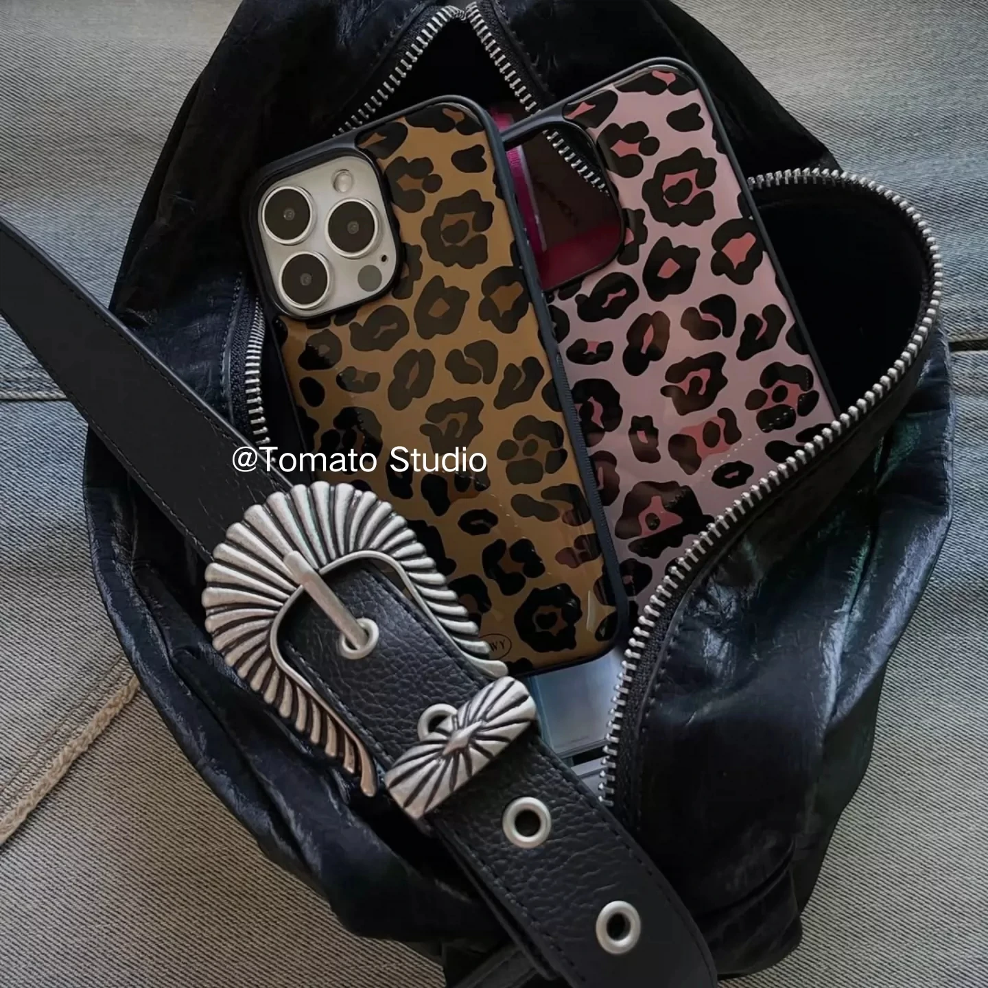 Phone Cases Brown - 韓国風、茶色とピンクのレオパード柄、黒い縁取り、ドリップグルー加工のiPhone用ケース。対応機種：iPhone Duo、18 Pro Max、17、16、15、14、13、12、11。背面カバー。