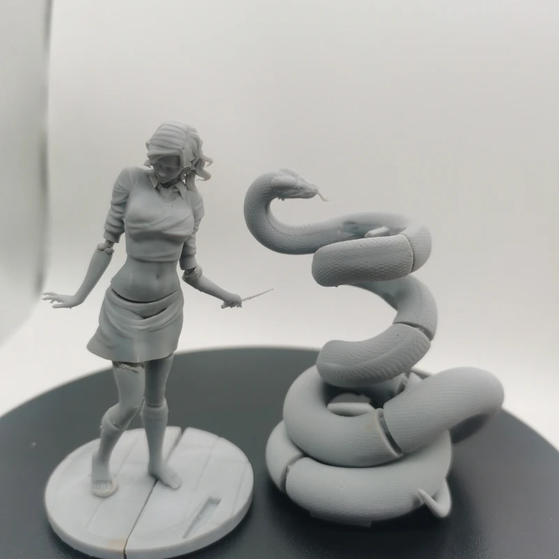 Figura in resina in scala 1/24 Ragazza magica e serpente Kit modello assemblato Statua Giocattolo di stampa 3D smontato e non verniciato