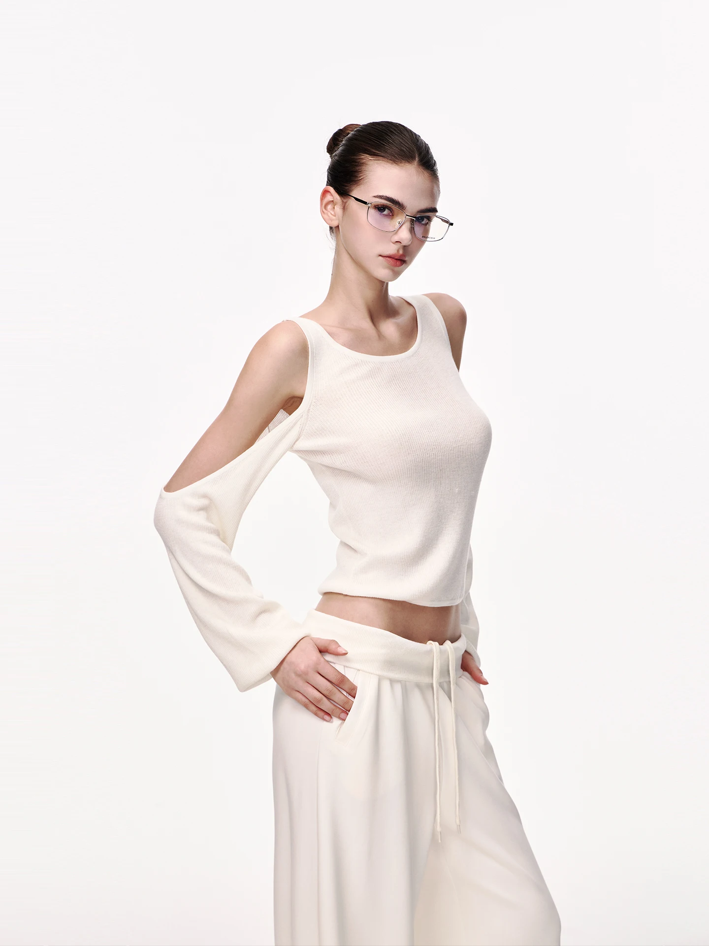 

Женская летняя облегающая трикотажная футболка JLAUNT с длинным рукавом, круглым вырезом и открытыми плечами, в стиле Spicy Girl, для повседневной носки, из мягкого полиэстера.