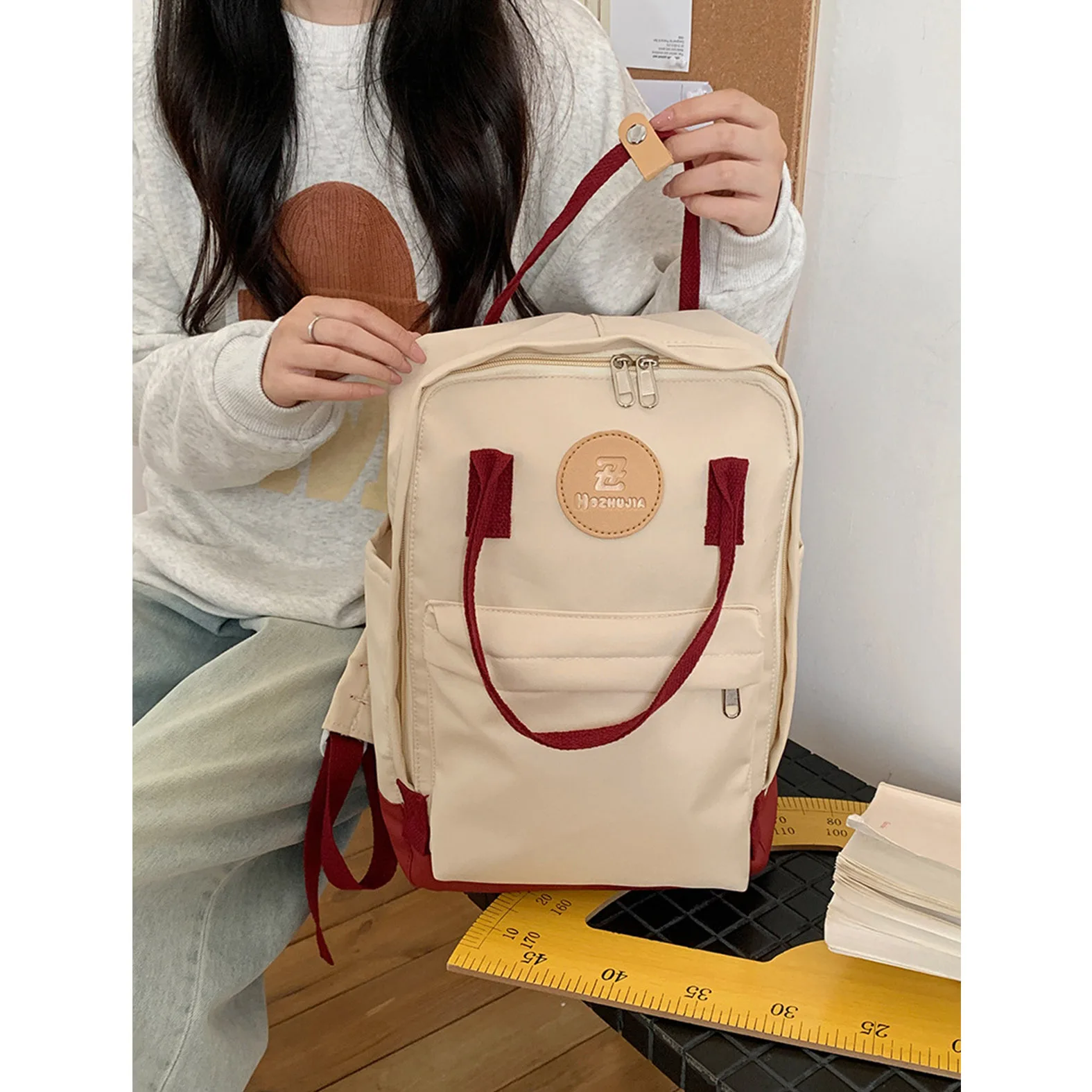 

2025 new large capacity backpack, simple design for middle and high school backpacks, college students' travel and commuting