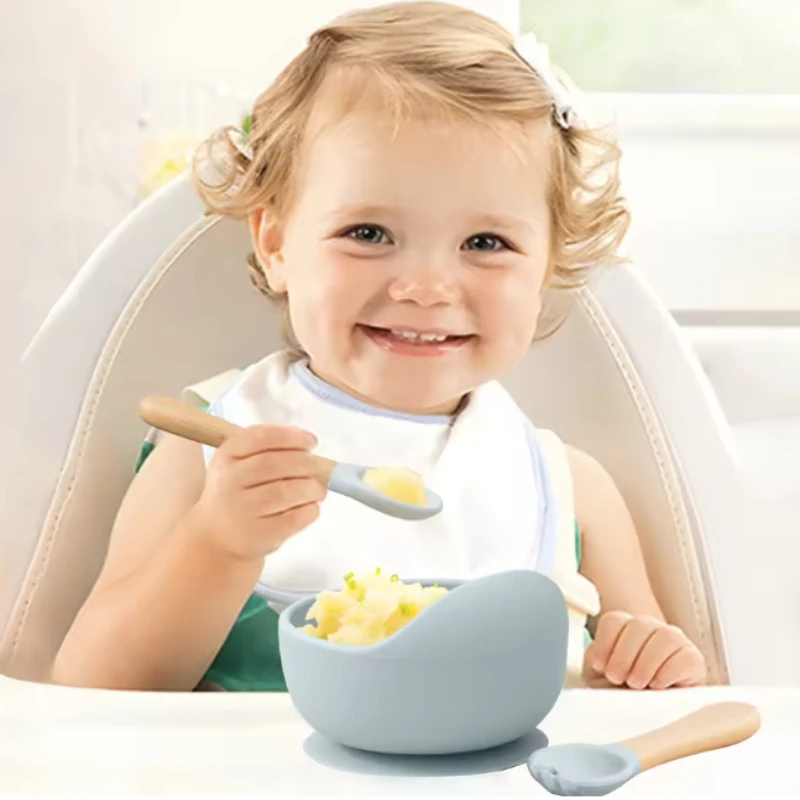 طقم صحون تغذية الطفل من السيليكون مكون من قطعتين أدوات مائدة تعليمية للأطفال مع ملعقة خشبية وشوكة منتجات الأطفال #3