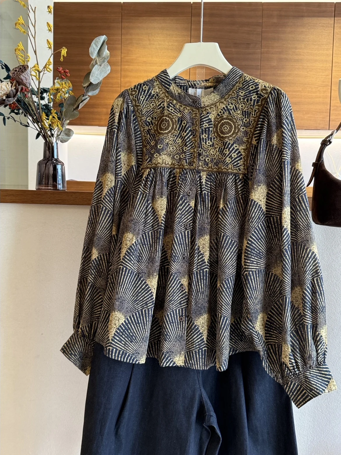 

Gold Le And Flower Embroidery Print Long Sve irt by HEIDD for Spring 2026 Straight Cut Cotton Casual irt