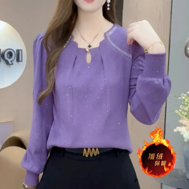

New women's 2026 winter French luxury V-neck plus velvet Female bottoming shirt splicing pullover small loose rhinestone top