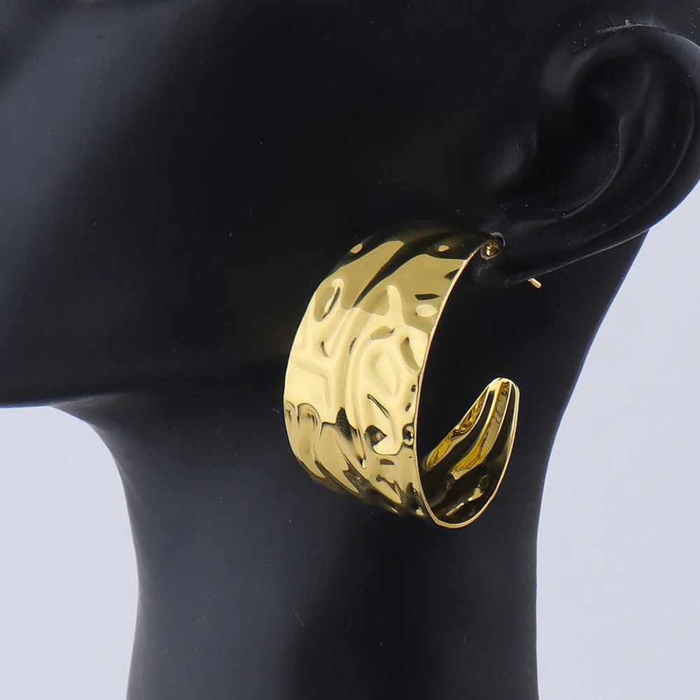 

Fashion Metal Geometric Circular Hoop Earrings Classic Wrinkle Texture Design For Women C Shape Earrings Jewelry Gift