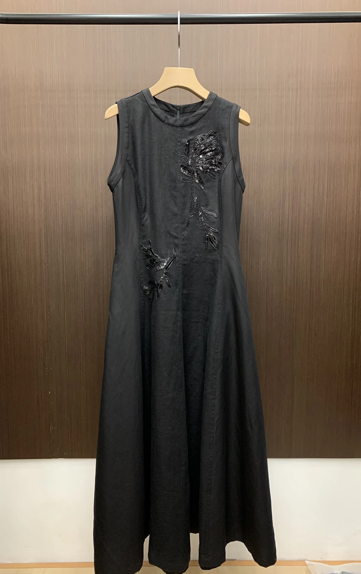 

2024 New Women's Dresses Peplum Round Neck Sleeveless Sequins Design Black Linen Dresses Women