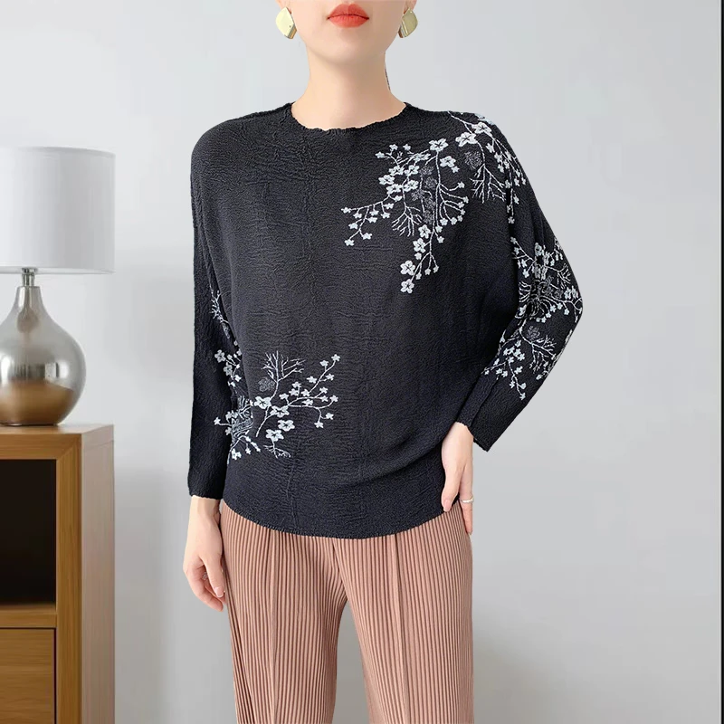 

Miyake Pleated T-shirt 2025 Spring and Autumn Printed Pleated Tops Women Comfortable Casual Loose T-shirt Round Neck Long Sleeve