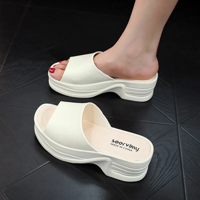Letnie modne sandały na platformie Outdoor Beach Walking Slippers Fashion Female Wedge Shoes Casual Mules Shoes Designer Slippers klapki klapki