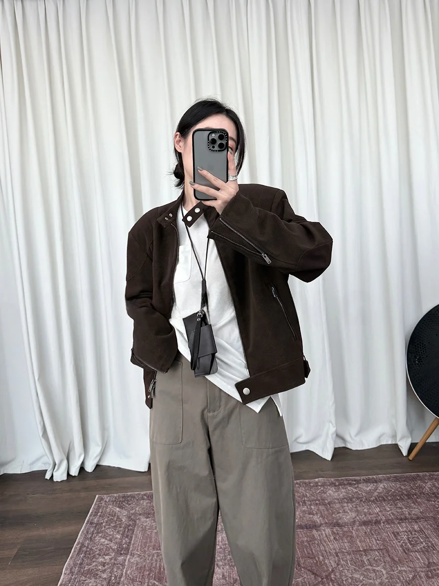 Jaqueta Feminina de Couro Sintético com Zíper e Gola Alta, Textura Choco Brownie, Design Brownie, Estilo Meia-Idade