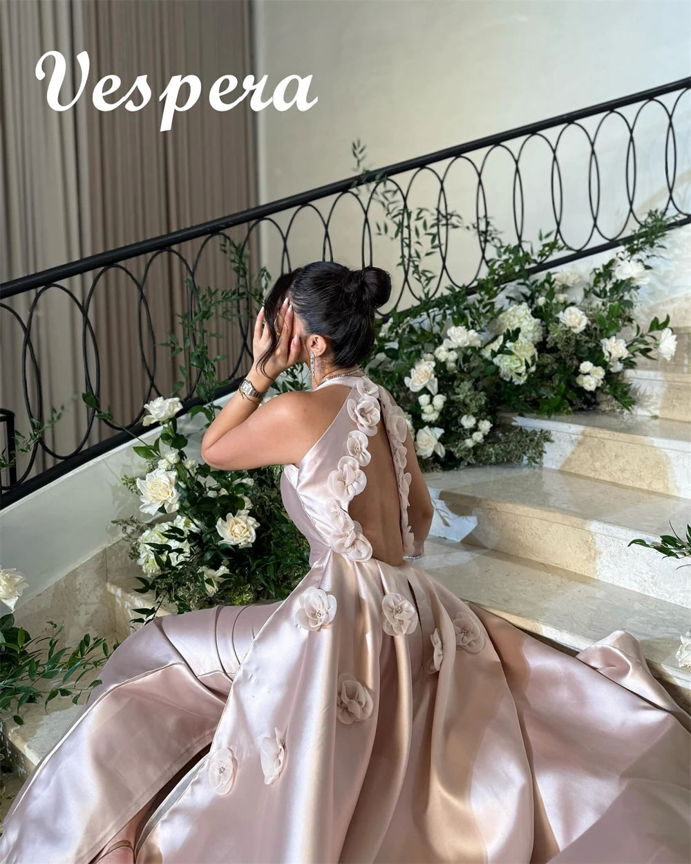 Sukienki wieczorowe satynowe wysokiej jakości szyte na miarę, wykwintne sukienki na powrót do domu bez rękawów typu halter, klasyczne suknie na specjalne okazje.