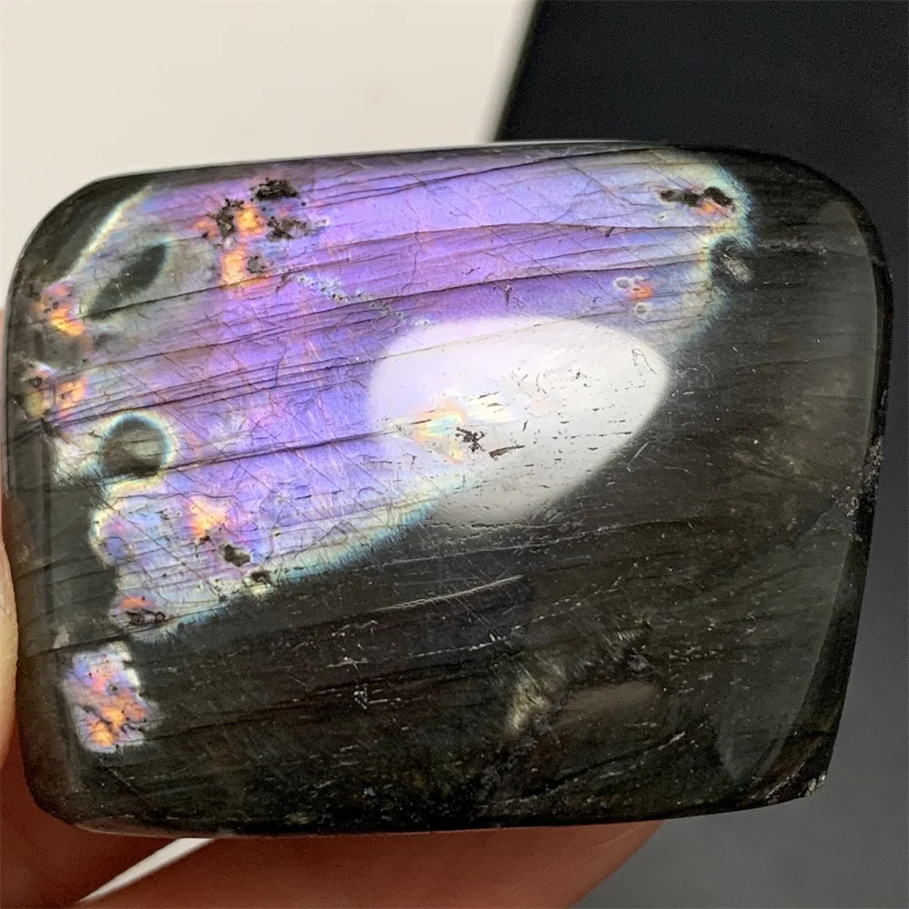 splendido-conchiglia-luce-naturale-giallo-arancione-verde-luce-labradorite-ornamenti-campioni-in-piedi-perline-di-pietra-labrador-viola-scuro