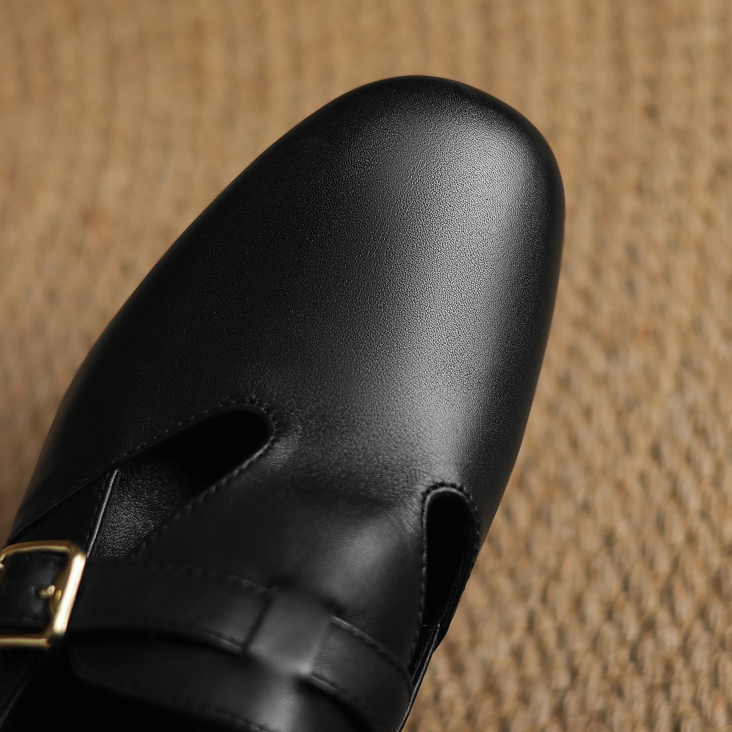 Dames nieuwe zomer echt leer koeienhuid kleurblokken ronde neus, middelhoge hak, plus size riemgesp, omwikkeld in Mueller-slippers