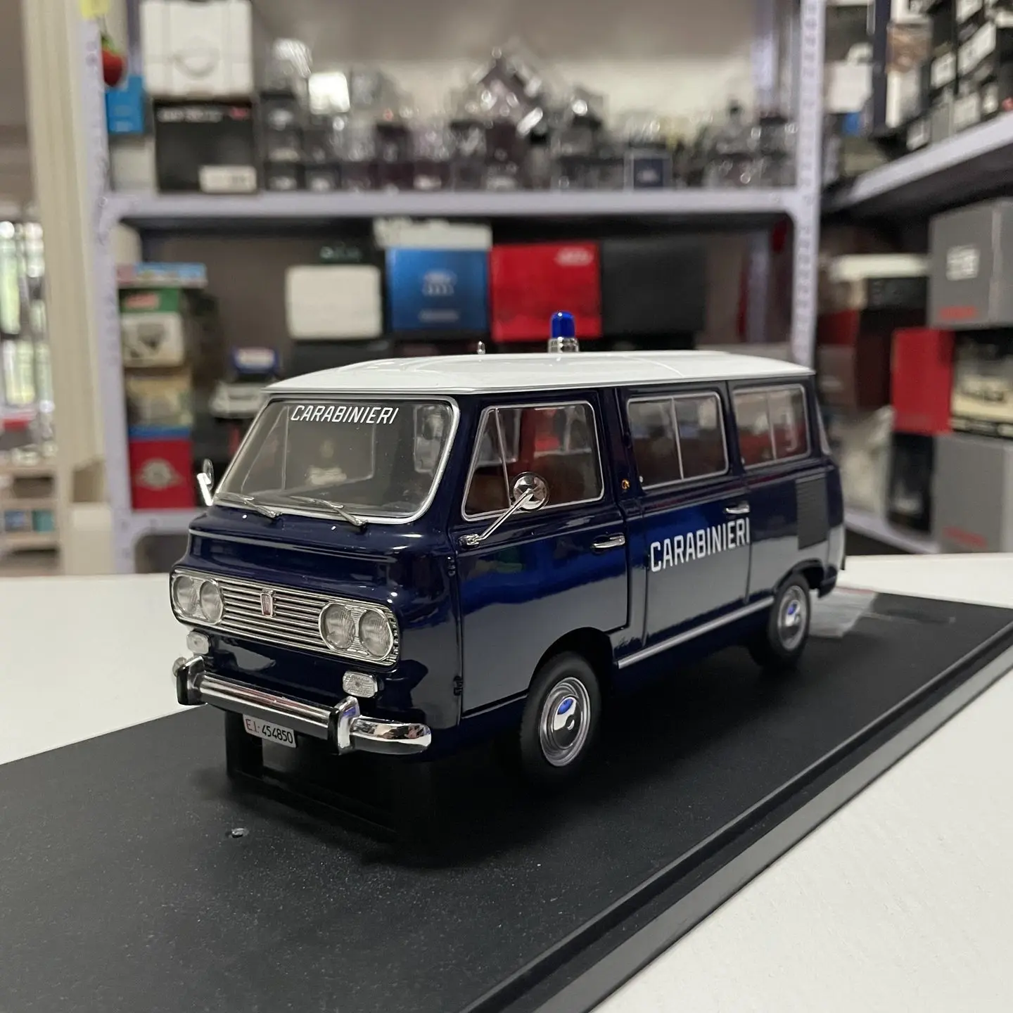MITICA Масштабная модель 1:18 из литого сплава FIAT 850 Familiare 1970 года, полицейская машина, классическая коллекционная модель, подарок для взрослых, сувенир, статическая модель для демонстрации