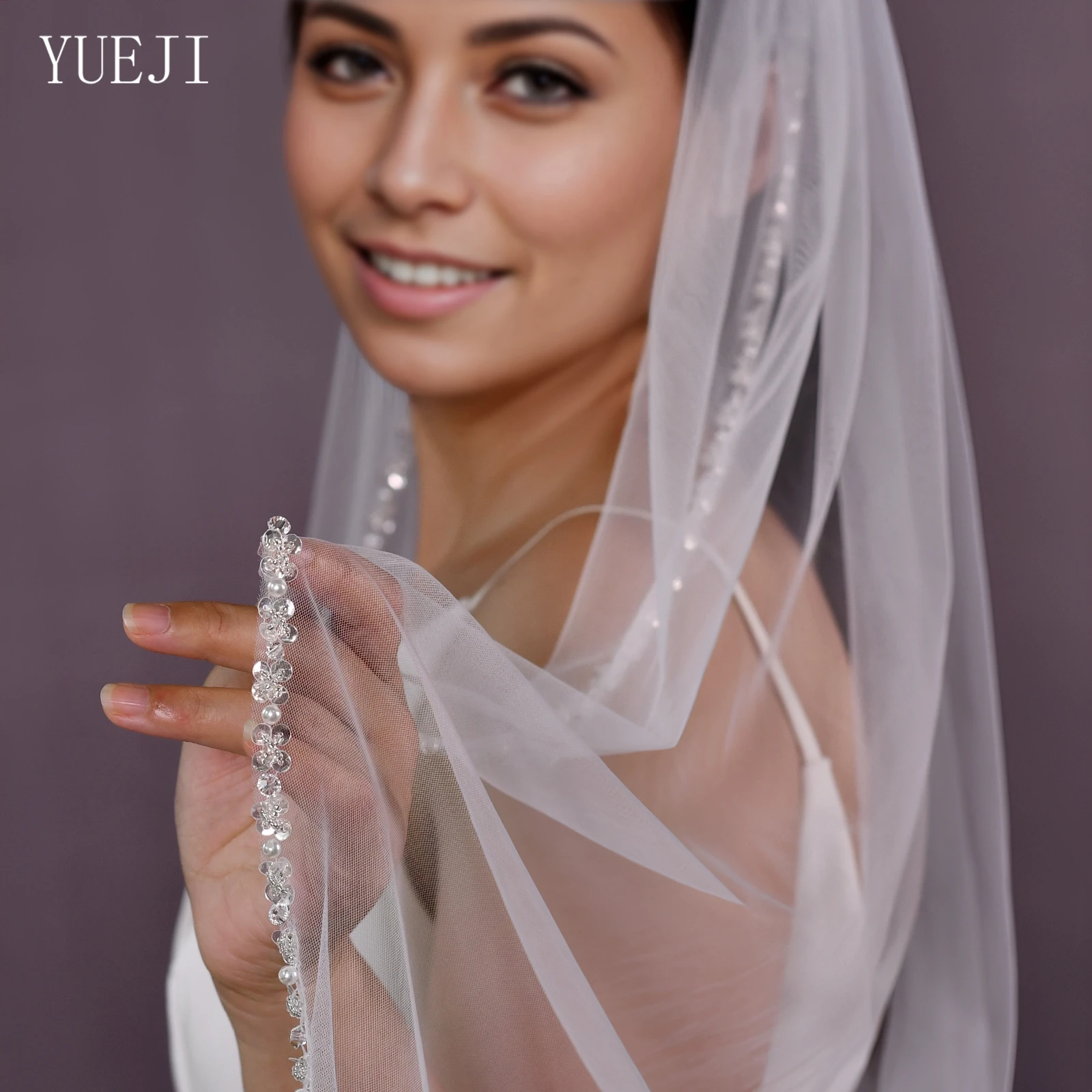 

YUEJI Однослойная фата ручной работы с бисером и блестящими пайетками по краю, из мягкой ткани, длиной до кончиков пальцев, свадебная фата из тюля V235