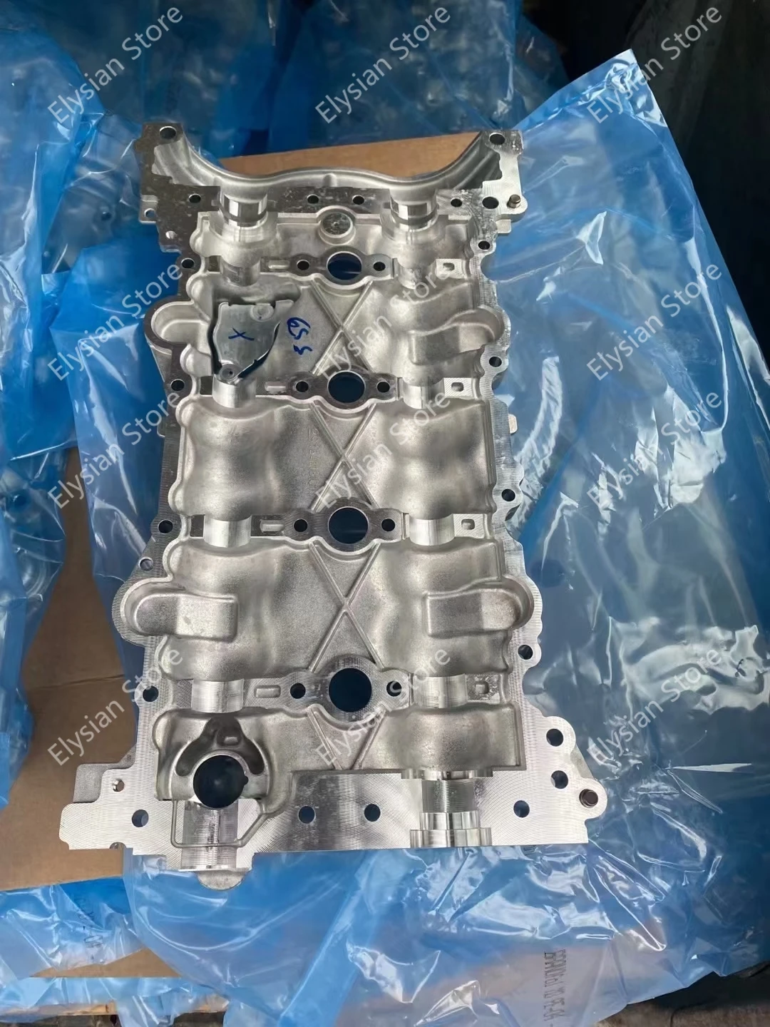 Class C Class E GLA GLC Class A 270 272274276 Valve chamber head Cylinder head cover, camshaft cover