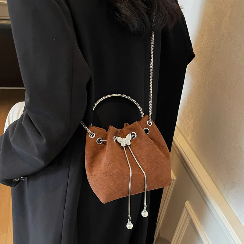

Luxury Niche Design Bag Women Simple Designer Autumn Winter Chain Crossbody Bag Trendy Bucket Bag High Quality