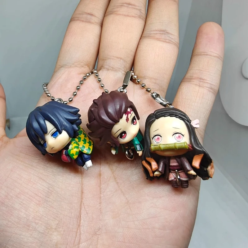 Bulk Bandai Gacha Demon Slayer Kimetsu No Yaiba Grab of Clothes Series Series und Nezuko Actionfiguren mit Anhängehämmen