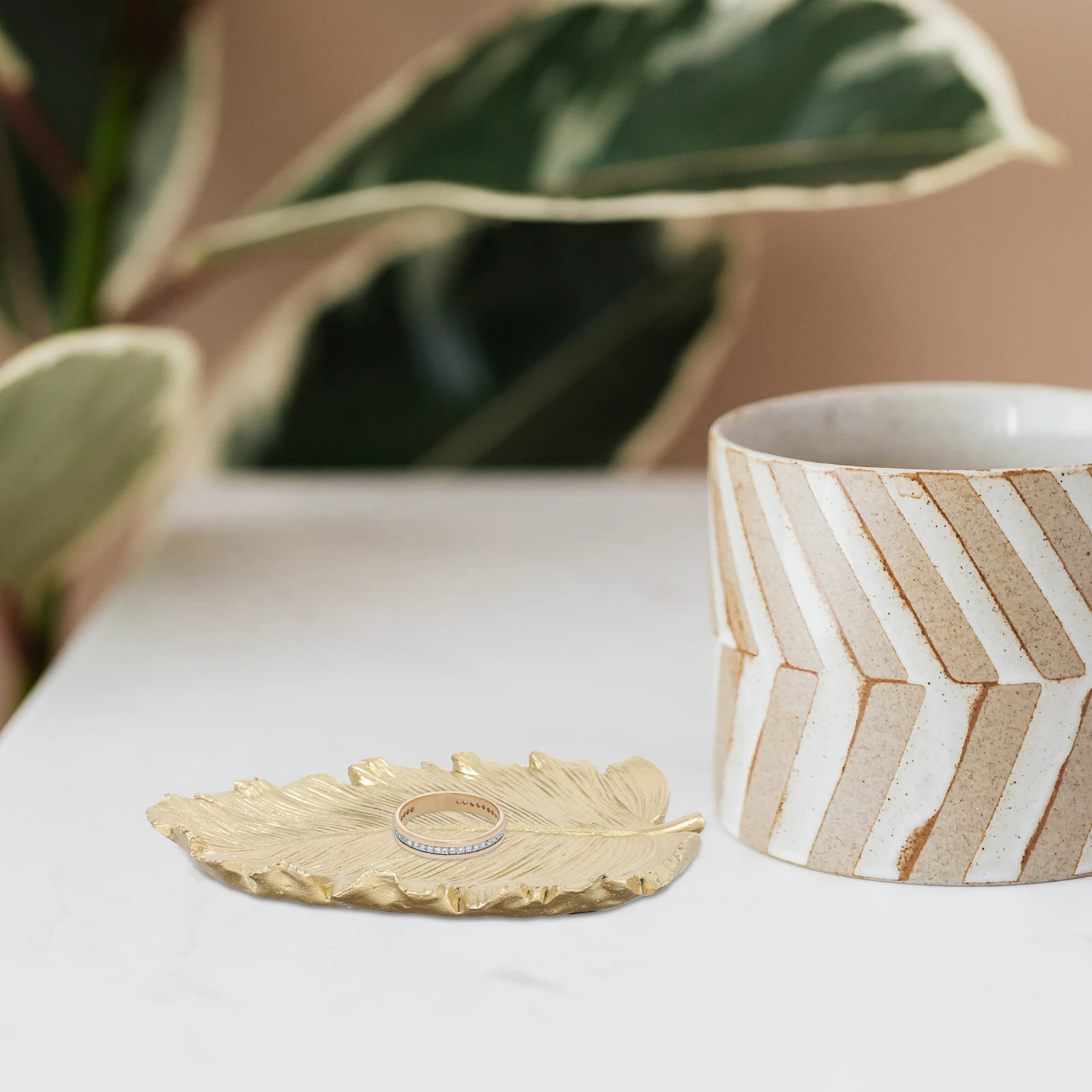 

Leaf Jewelry Tray Golden Storage Plate Desktop Decor Elegant Practical High class Metal Material Long lasting Use Beautiful