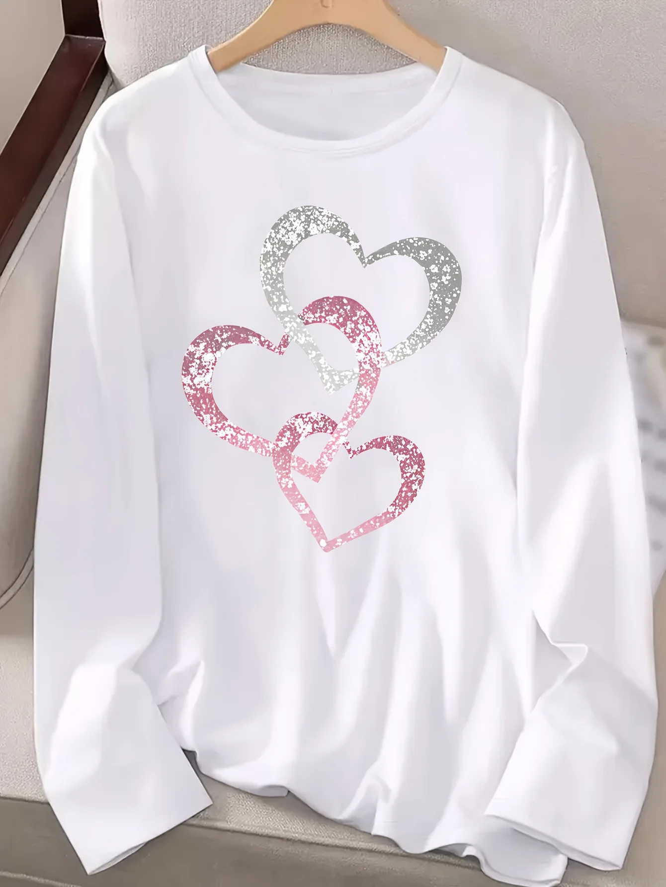 Bright Silver Pink Interlocking Heart-shaped Print Round Neck Loose Long Sleeved Sweet Romantic Casual Sports T-shirt