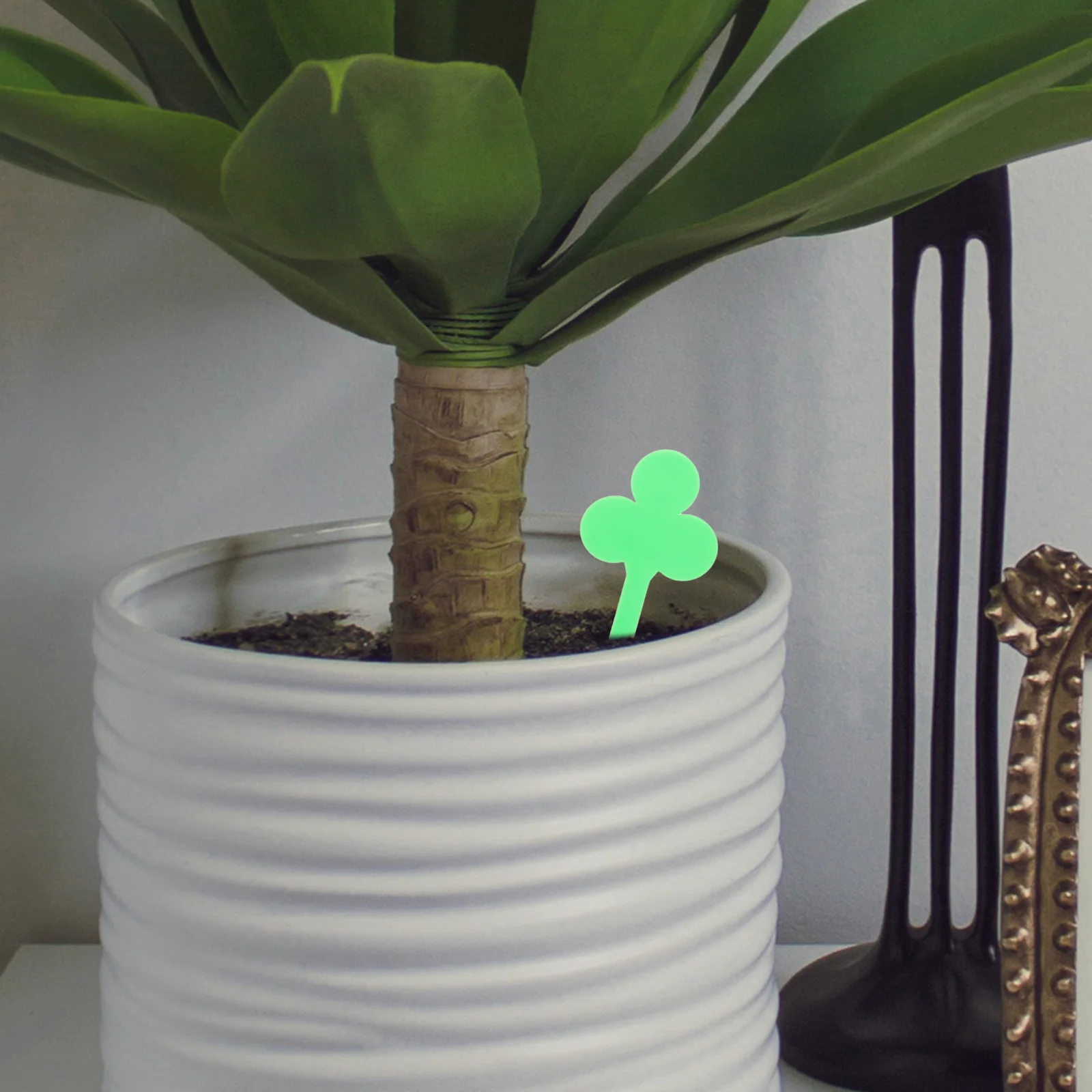 

100Pcs Shamrock Shaped Plant Labels Weatherproof Plastic Garden Markers Surface Reusable Seedling Vegetable