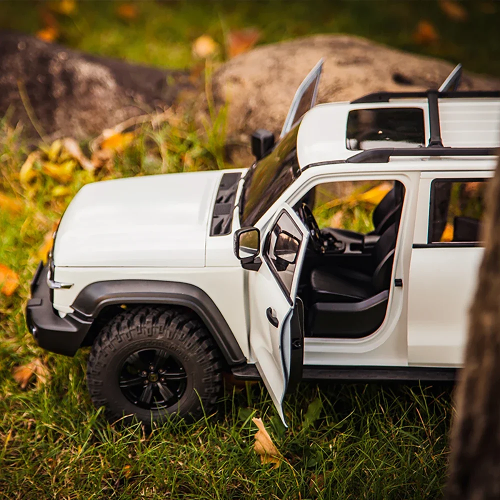 TRACTION HOBBY KM 1:8 TANK300 Symulacja twardej skorupy Wersja 2,4 GHz RTR 1/8 RC Elektryczny zdalnie sterowany model samochodu Gąsienica terenowa