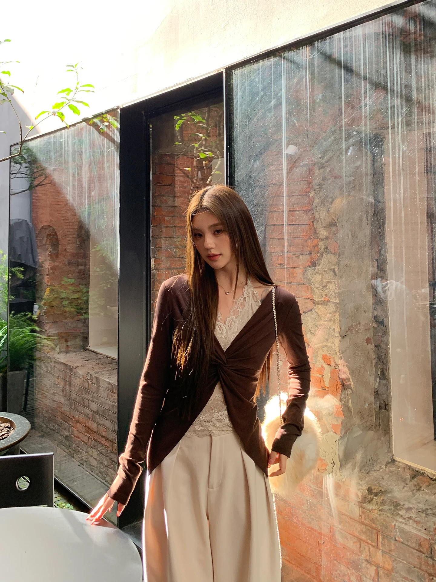 

Red Celebri Club Long Sve Кружевная блузка кофейного цвета Внутренняя одежда Футболка Slim Fit V Ne Пуловер Топ для женщин 2025 Новый Au...