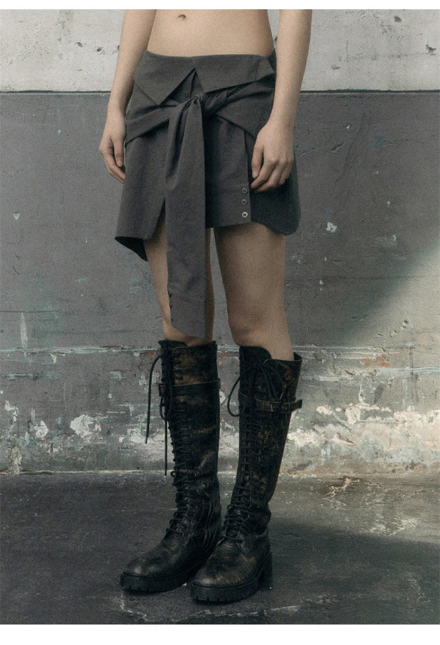 เสื้อครอปท็อปทรงเอแบบไม่สมมาตรและกระโปรง ดีไซน์ใส่ได้สองแบบ พร้อมสายรัดกระดุม สไตล์สาวเซ็กซี่แบบเกาหลี ผ้าคอตตอนผสม