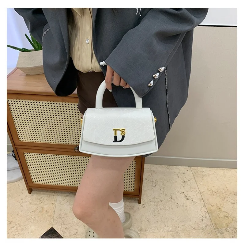 

High-End Ladies Handbag Made Of Star-Printed Leather Featuring Paris Casual Vintage Style​