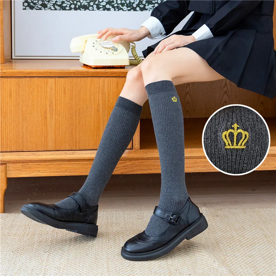 Spring and Autumn combed cotton Embroidery Crown solid color tube knee-high sexy calf socks