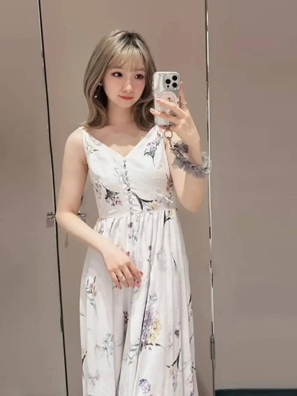 

Сладкий принт с V-образным вырезом и тонкой талией, халат на бретельках, уличное свежее платье средней длины с большими качелями, японский пуловер, платья с рюшами