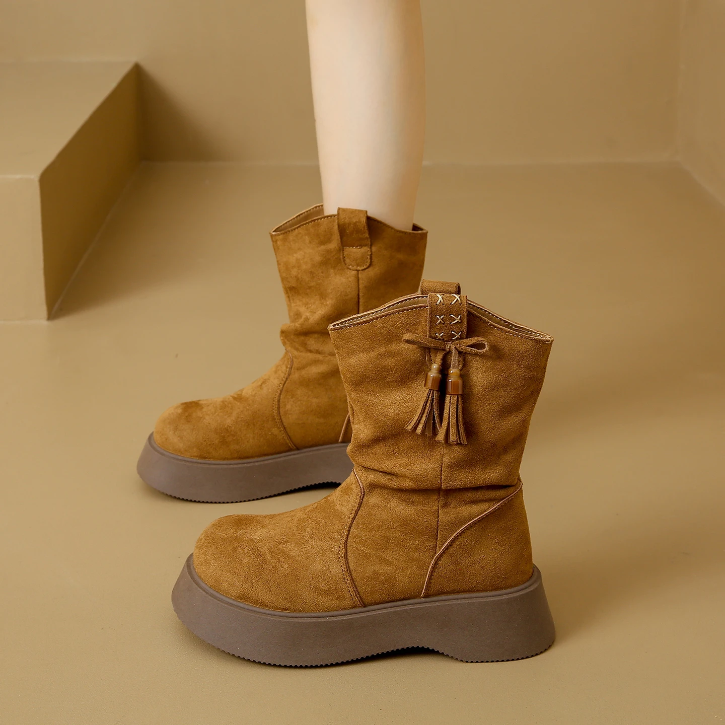 

Модные женские короткие сапоги с высоким берцем, узкие сапоги Merlot, универсальные короткие сапоги со складками и бахромой