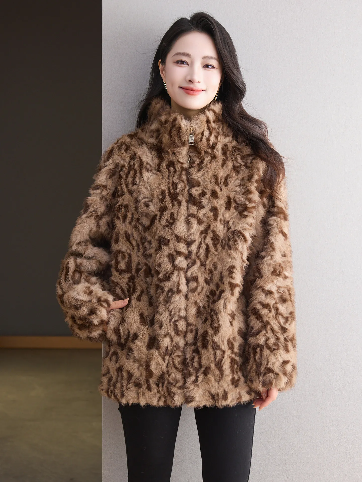 2025 Super fire fur jacket women's stand-up collar young version Haining fashion fluffy  friendly extravagant fluffy mink velvet