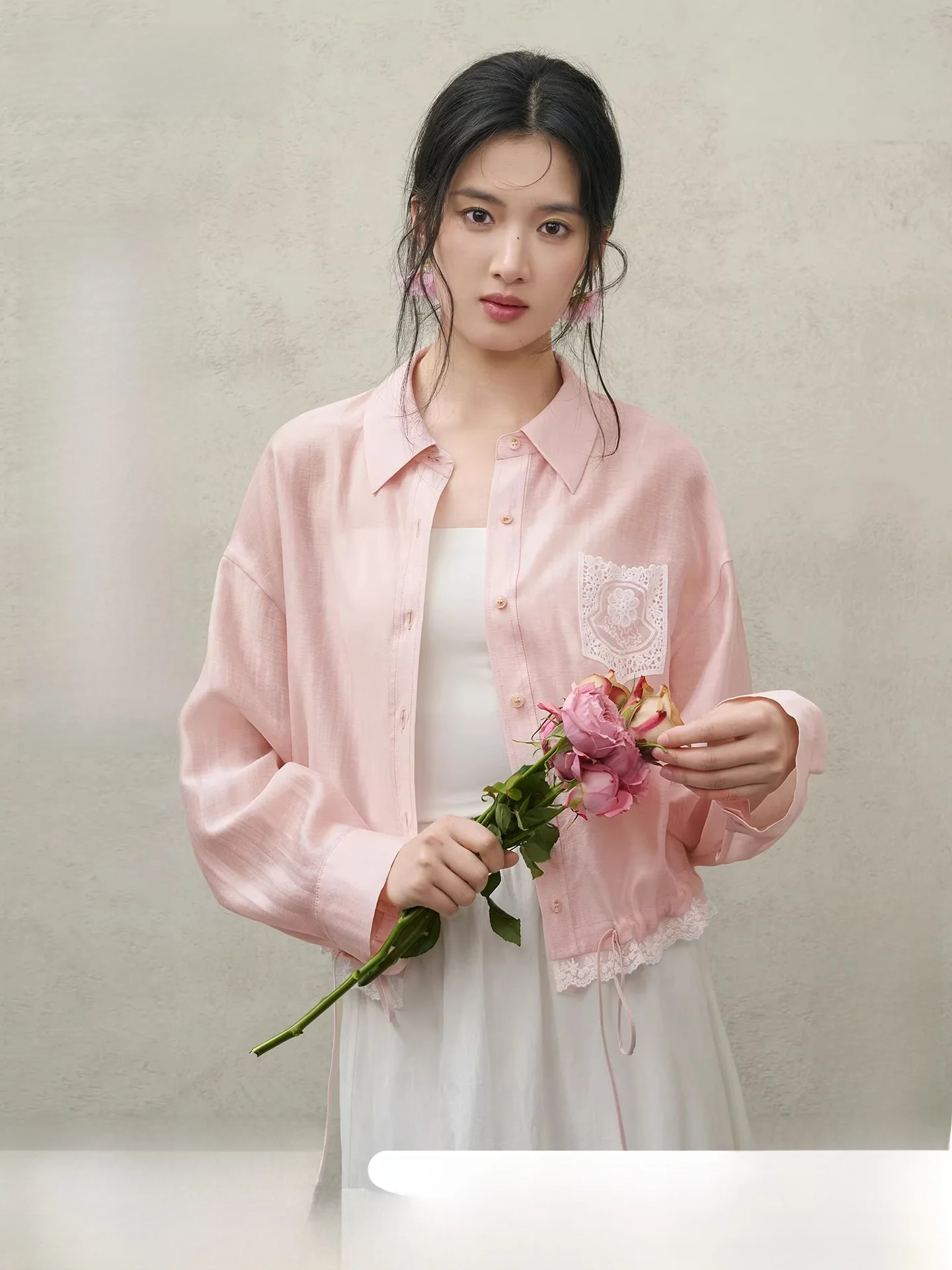 veste-courte-rose-brodee-en-dentelle-avec-ourlet-patchwork-et-cordon-de-serrage-coupe-ample-amincissante-en-fibre-de-polyester-pour-femme