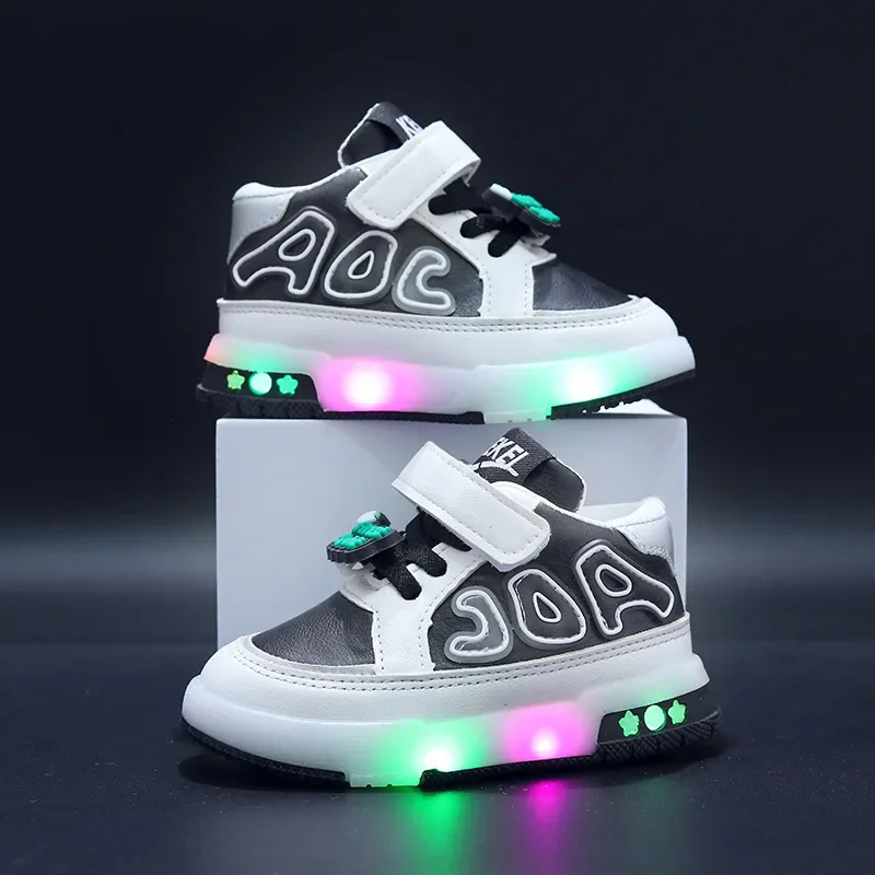 Light Up Sports Shoes for Young Children Fashion Leather Luminous Kids Sneakers Baby Toddler Shoes New Girls Boys Board Footwear view 4
