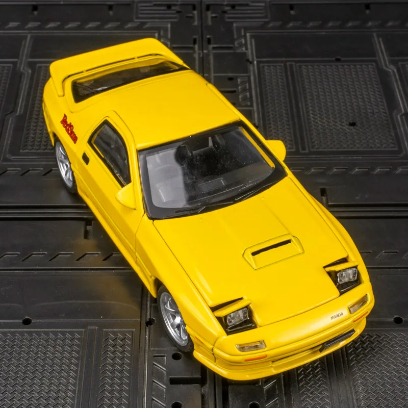 1:32 Simulation Mazda RX-7 Alloy Car Model Doors and Engine Hood, Trunk Can Open has sound and lighting functions