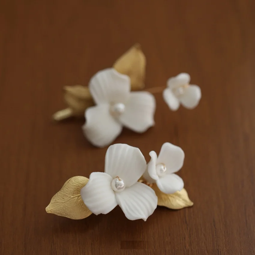 

2PCS Pearl Hair Clip With Ceramic Flower Sweet Golden Leaf Shaped Hairpin Fashion Bridal Hairpin Fairy Wedding Hair Accessories