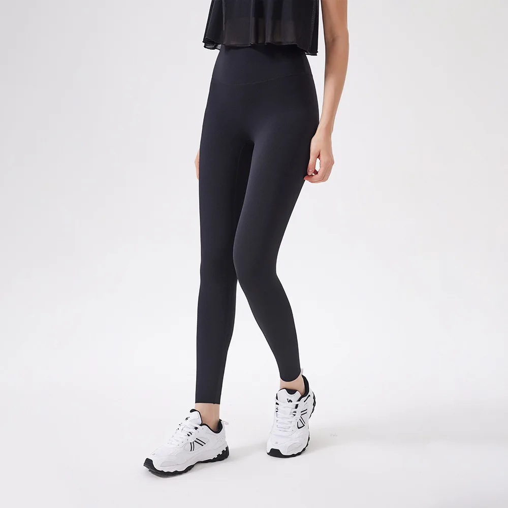 เอวสูงของผู้หญิง กอดเอว กีฬา ก้นสวย กางเกงออกกําลังกาย ไร้ขนาด และความรู้สึกเปลือย 2025