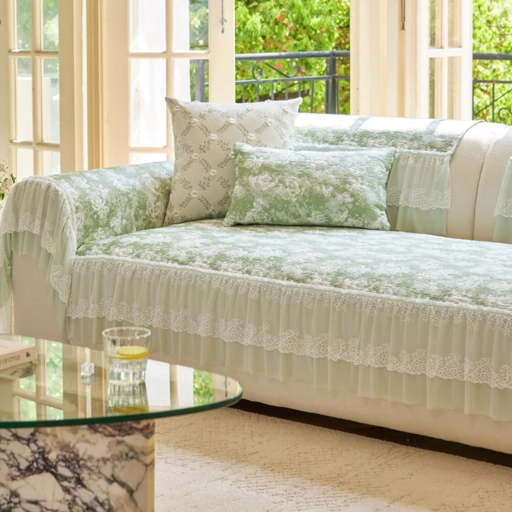 

Летний дышащий охлаждающий чехол для дивана в французском стиле 2026 года из ледяного шелка с оборками, нескользящий, с фиксирующей юбкой-накидкой