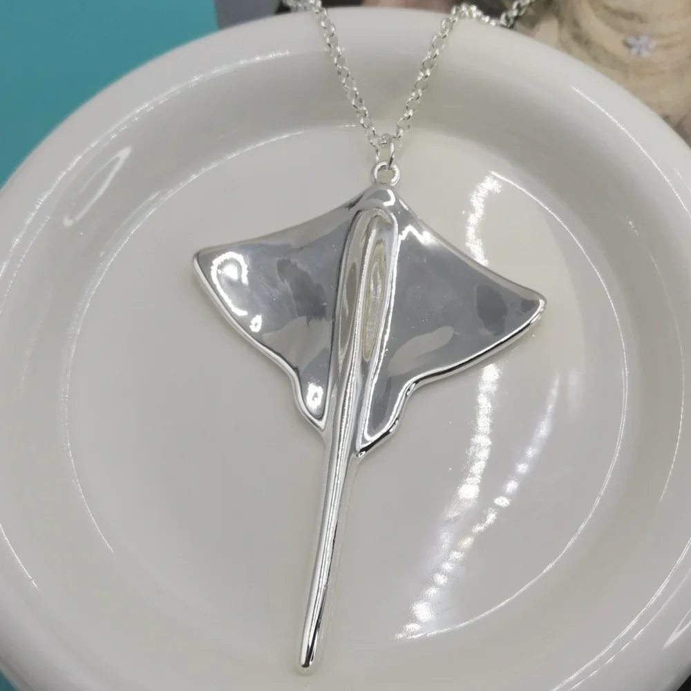 Creative Devil Fish shaped necklace, niche designer style, eye-catching neck accessory